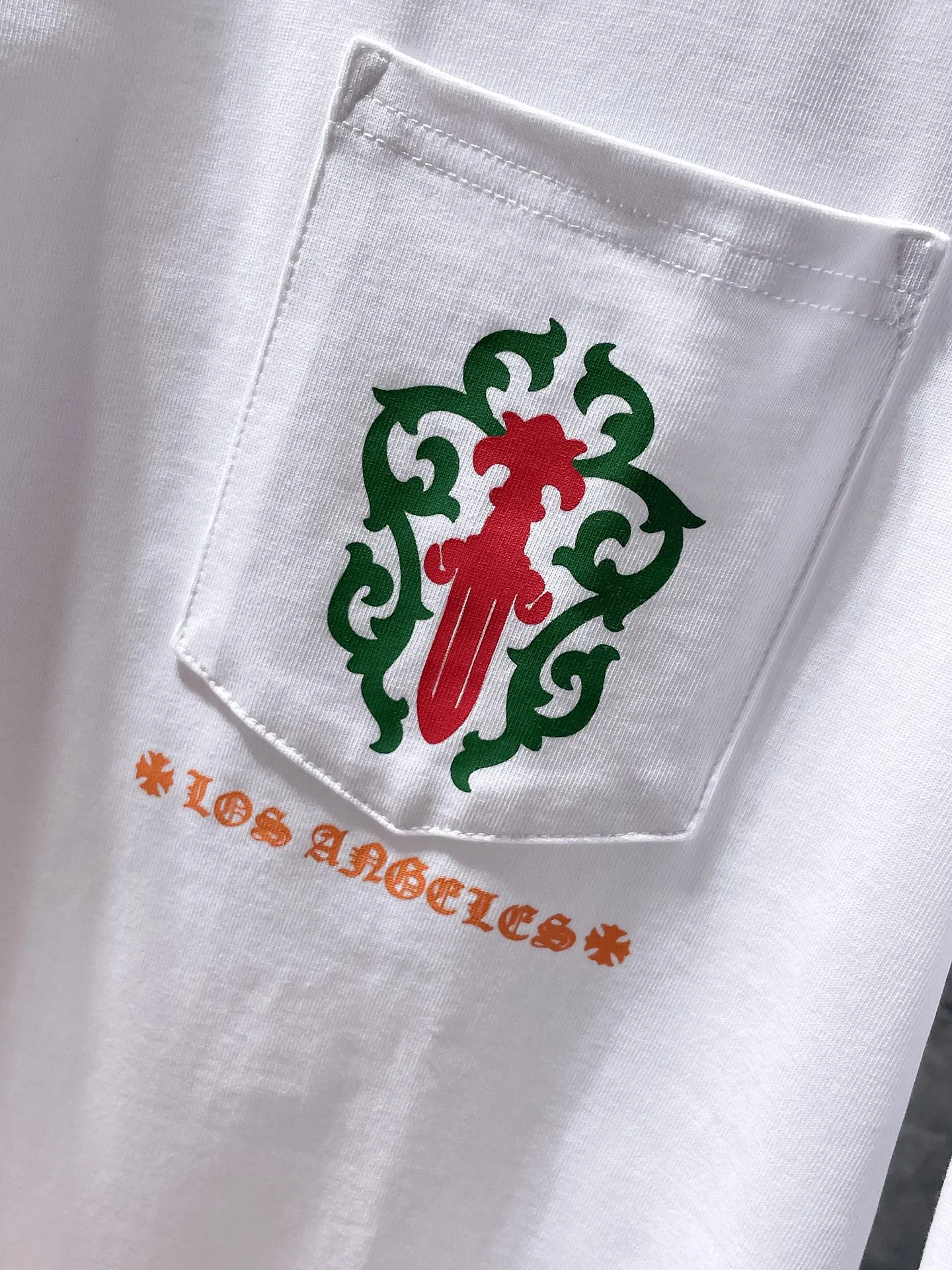 P160 Chrome Hearts🍁Long T series🍁 Available simultaneously at counters❤️ Chrome LA limited vine sword green floral arm long-sleeved T-shirt Imported environmentally friendly glue printing and dyeing Specially customized original 1:1 high weight comfortable fabric 🌈Recommended color: white black🌈 Size: S, M, L, XL